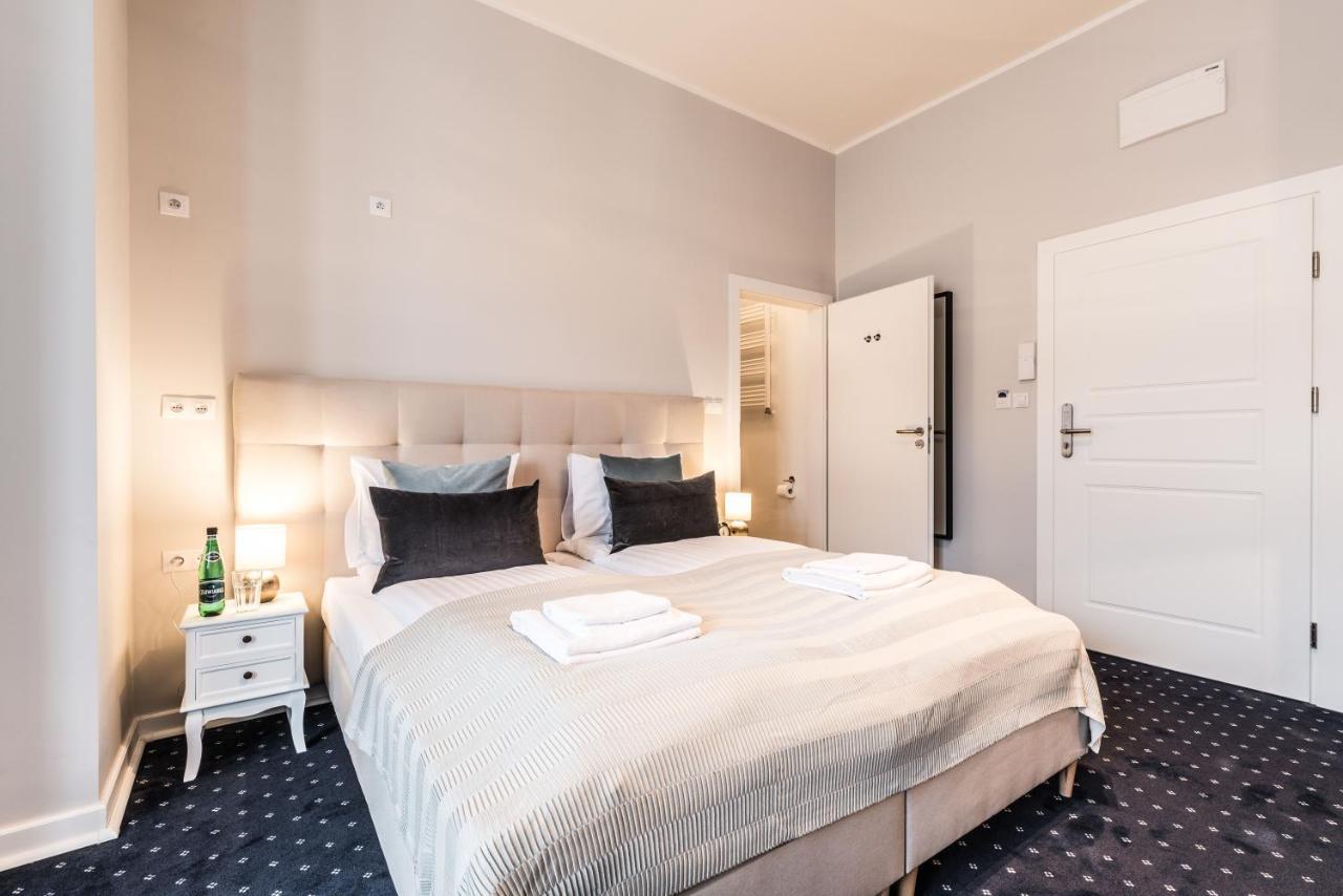 Rent Like - Serenity - Old Town 3*